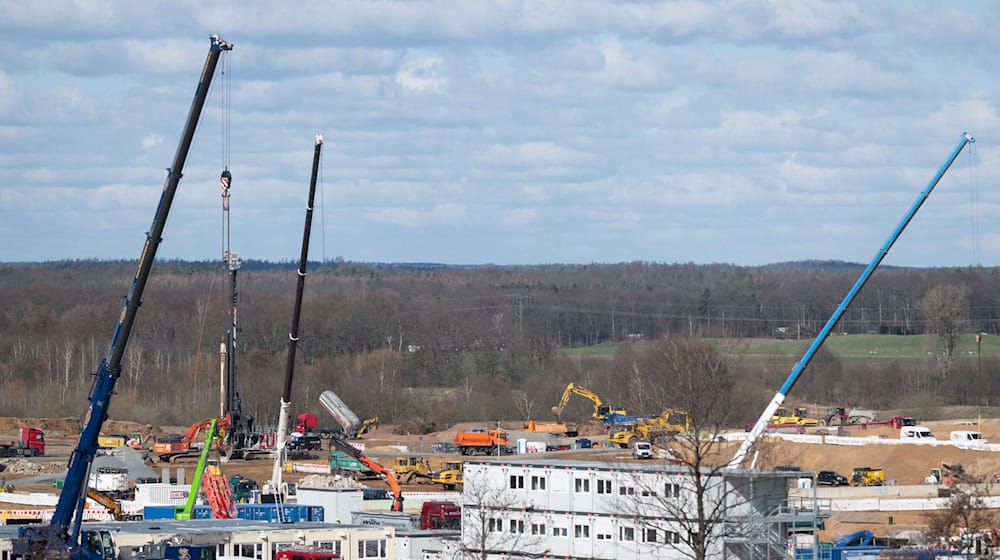 Die ESMC-Baustelle ist im Zeitplan (Archivbild). / Foto: Sebastian Kahnert/dpa