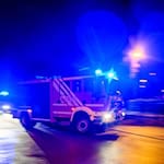 Die Feuerwehr löschte den Lagerhallenbrand in Glauchau (Symbolbild). / Foto: Klaus-Dietmar Gabbert/dpa