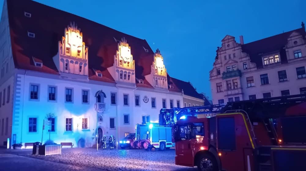 Einsatzfahrzeuge der Meißner Feuerwehr auf dem Markt. Es war ein Fehlalarm. Foto: Feuerwehr Meißen