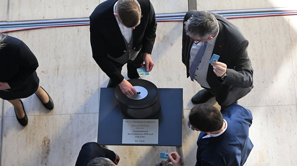 The Bundestag has passed the financial package negotiated by the CDU, SPD and Greens. / Photo: Bernd von Jutrczenka/dpa