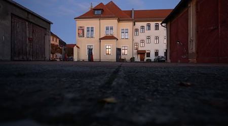 Die Gedenkstätte Geschlossener Jugendwerkhof erhält Finanzierungshilfe von Sachsen. (Archivbild) / Foto: Hendrik Schmidt/dpa