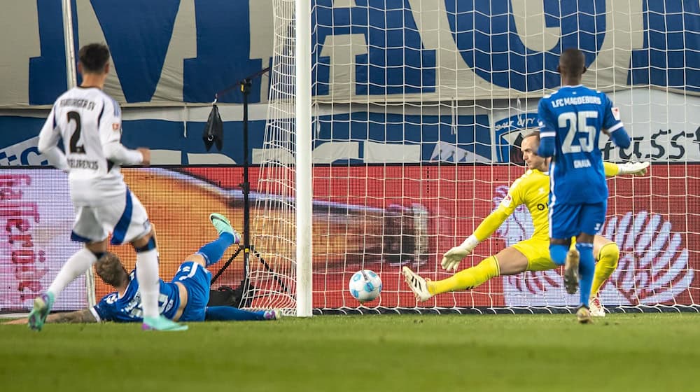 Magdeburg's Mathisen (on the ground) scores an own goal to make it 2-0 / Photo: Andreas Gora/dpa