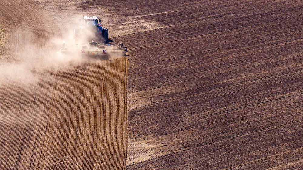 Agrarni ministrojo wuchodoněmskich zwjazkowych krajow su na rozmołwy do Brüssela pućowali. (Symbolbild) / Foto: Jens Büttner/dpa