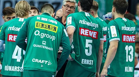 El entrenador Runar Sigtryggsson no podía estar satisfecho. El equipo de balonmano de la Bundesliga SC DHfK Leipzig no tuvo ninguna oportunidad en su partido en casa contra el TBV Lemgo Lippe. / Foto: Jan Woitas/dpa