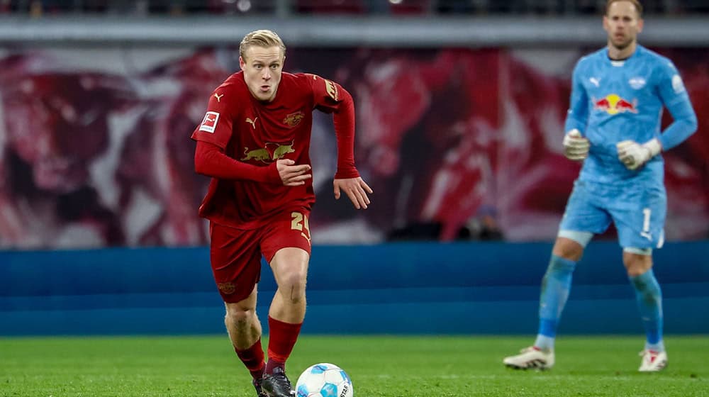  El jugador del Leipzig Xaver Schlager se reincorpora a los entrenamientos del equipo tras su lesión / Foto: Jan Woitas/dpa