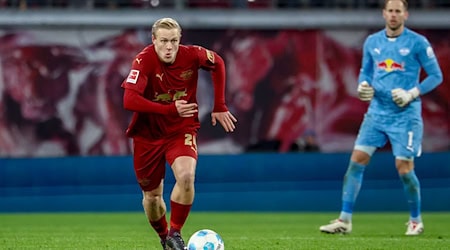  El jugador del Leipzig Xaver Schlager se reincorpora a los entrenamientos del equipo tras su lesión / Foto: Jan Woitas/dpa