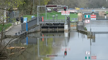 Ab 1. April können Wasserwanderer wieder die Schleusen in Leipzig nutzen. (Archivbild) / Foto: Sebastian Willnow/dpa