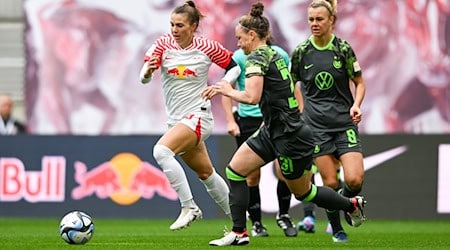 Fehlt mehrere Monate: Sandra Starke (l.) von RB Leipzig. / Foto: Hendrik Schmidt/dpa