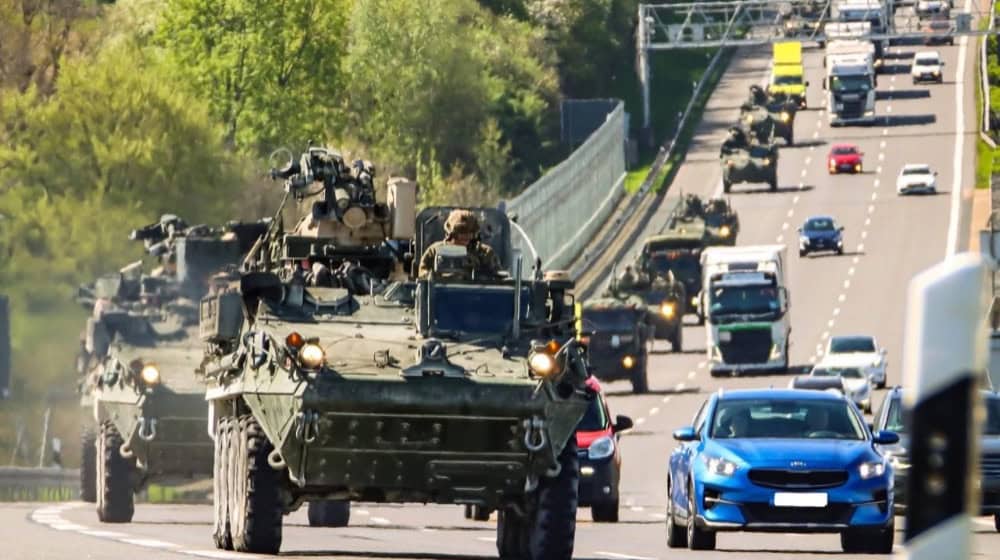 Militärfahrzeuge auf der Autobahn. Symbolbild: Bundeswehr/Riedel