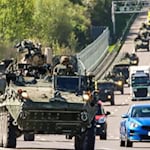 Militärfahrzeuge auf der Autobahn. Symbolbild: Bundeswehr/Riedel