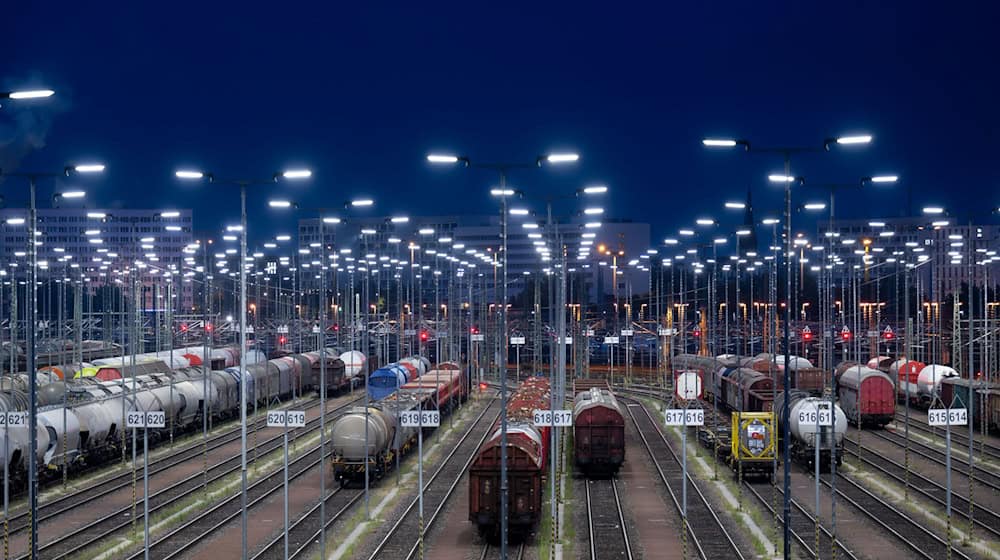  Deutsche Bahn plans to resume full train services in time for the Leipzig Book Fair on March 27. (Archive image) / Photo: Hendrik Schmidt/dpa