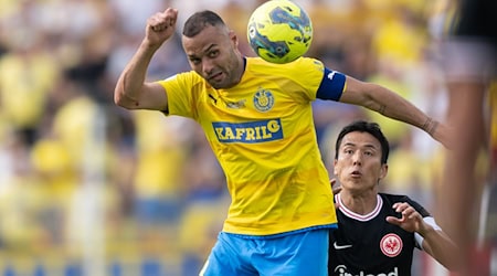 Djamal Ziane, del Lok Leipzig, adelantó al Chemie Leipzig a los 17 segundos. / Foto: Hendrik Schmidt/dpa