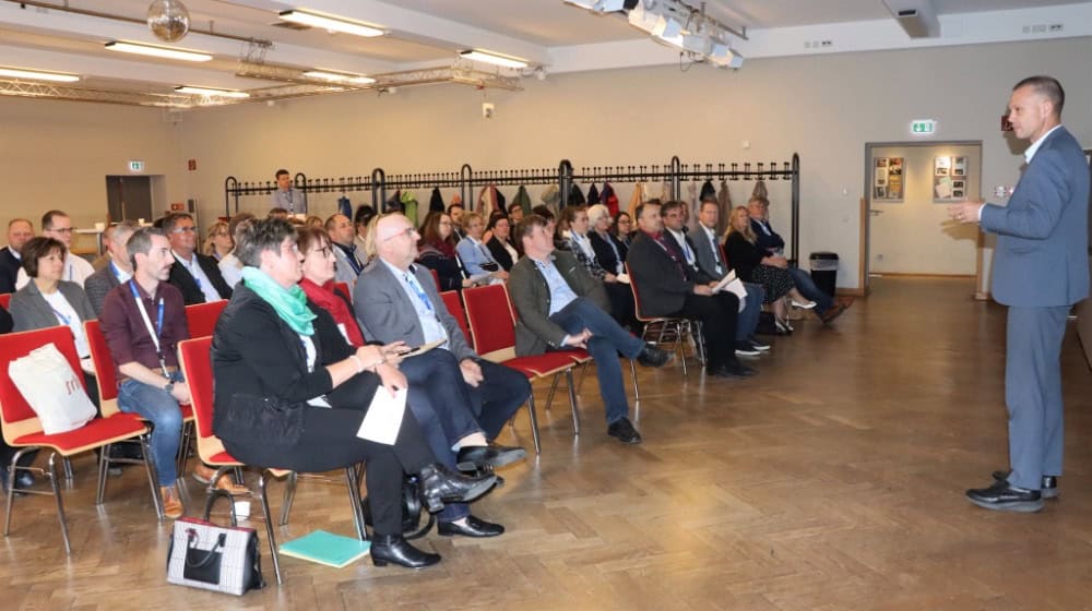 Landrat Ralf Hänsel begrüßt zur zweiten Arbeitgeberkonferenz im Landkreis Meißen. Bildquelle: Anja Schmiedgen-Pietsch