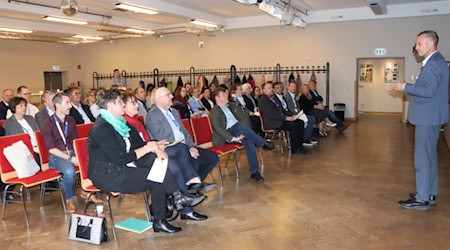 Landrat Ralf Hänsel begrüßt zur zweiten Arbeitgeberkonferenz im Landkreis Meißen. Bildquelle: Anja Schmiedgen-Pietsch