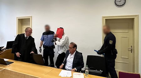 Ein halbes Jahr nach einem tödlichen Messerangriff in Chemnitz steht ein 42-Jähriger wegen Mordes vor Gericht. / Foto: Andreas Hummel/dpa