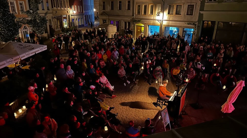 Piano vor dem Theater zur Langen Nacht. Foto: Theater Meißen