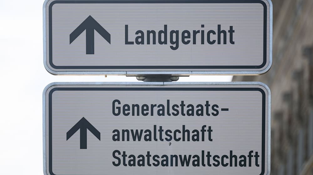 Die Staatsanwaltschaft Dresden hat vier Männer wegen «Liebesbetrug» angeklagt. (Symbolbild) / Foto: Robert Michael/dpa