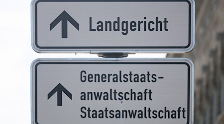 Die Staatsanwaltschaft Dresden hat vier Männer wegen «Liebesbetrug» angeklagt. (Symbolbild) / Foto: Robert Michael/dpa