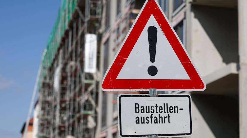 In der ostdeutschen Baubranche hellt sich die Stimmung auf. (Archivbild) / Foto: Jan Woitas/dpa