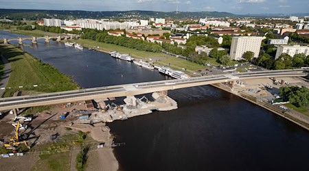 The German Association for the Environment and Nature Conservation is in favor of a "slim" new Carola Bridge. (Archive image) / Photo: Robert Michael/dpa