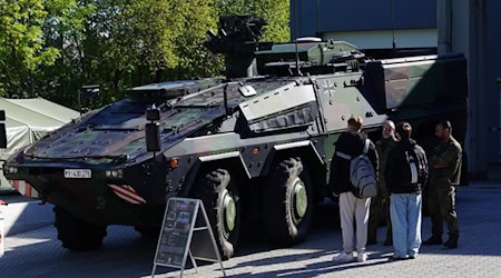 Ein Radpanzer Boxer zum Anschauen und Probesitzen. Der Boxer ist der neueste und modernste Radpanzer der Bundeswehr. Foto: Bundeswehr/Böhme/Stoltefuß