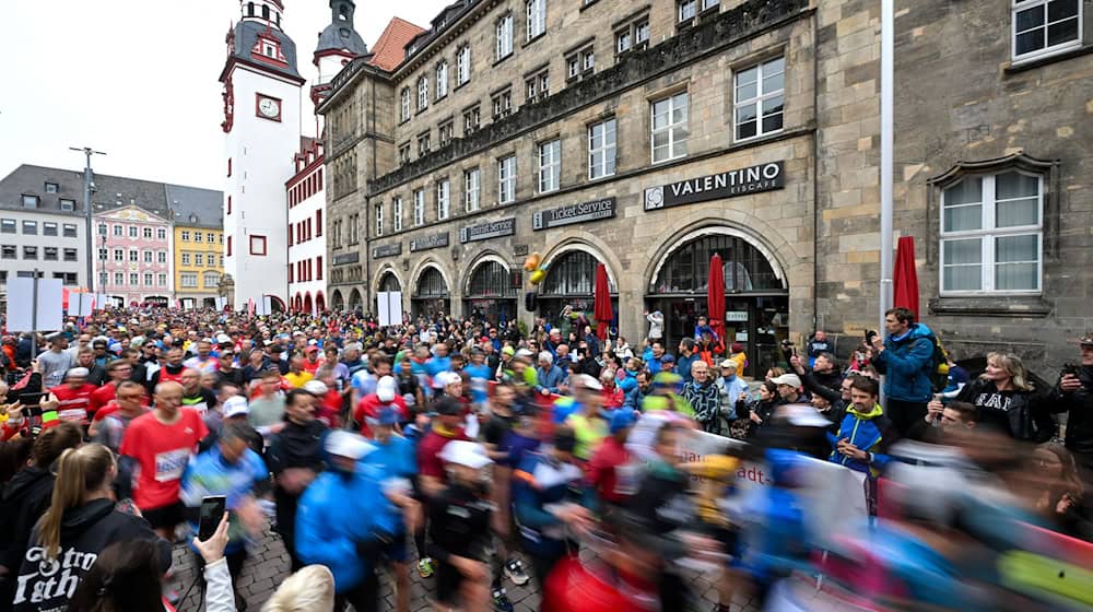 8.350 Läuferinnen und Läufer feierten Kultur und Sport in Chemnitz. / Foto: Hendrik Schmidt/dpa