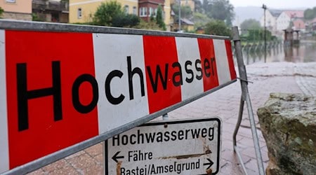 Überschwemmungen und andere Naturgefahren richten viele Schäden an. (Archivbild) / Foto: Jan Woitas/dpa