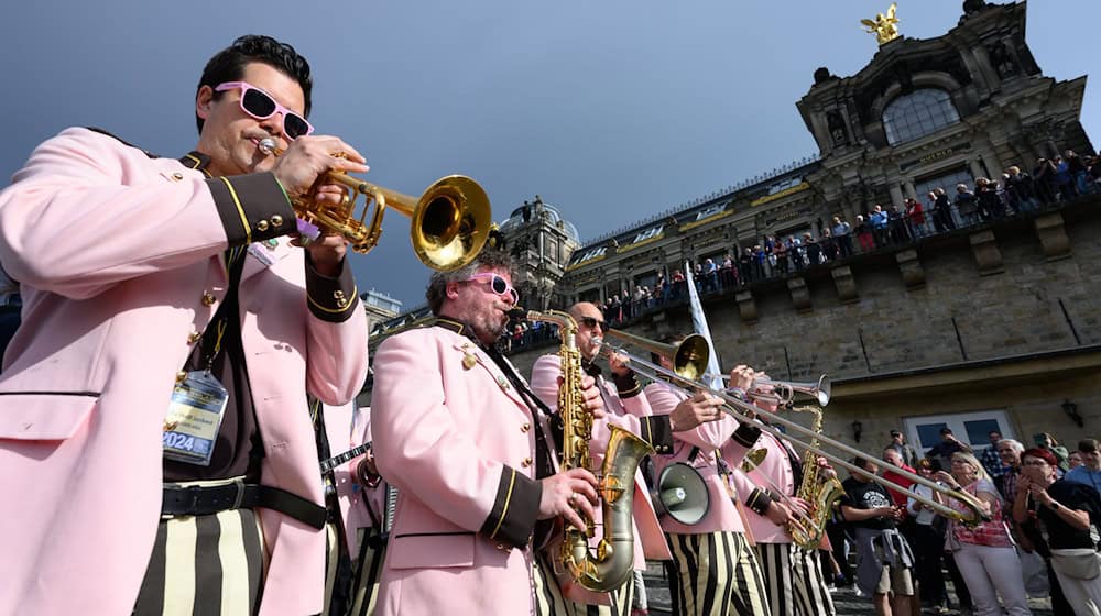 El desfile callejero al final del Festival Dixieland de Dresde es uno de los momentos culminantes del espectáculo. (Foto de archivo) / Foto: Robert Michael/dpa