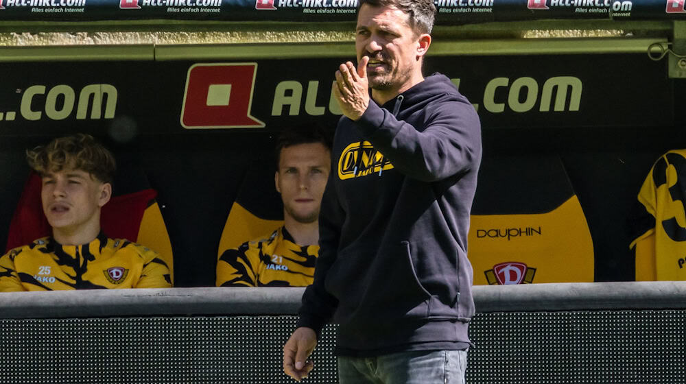 Dynamo Dresden can already secure promotion with coach Thomas Stamm in Bielefeld.  / Photo: Frank Hammerschmidt/dpa