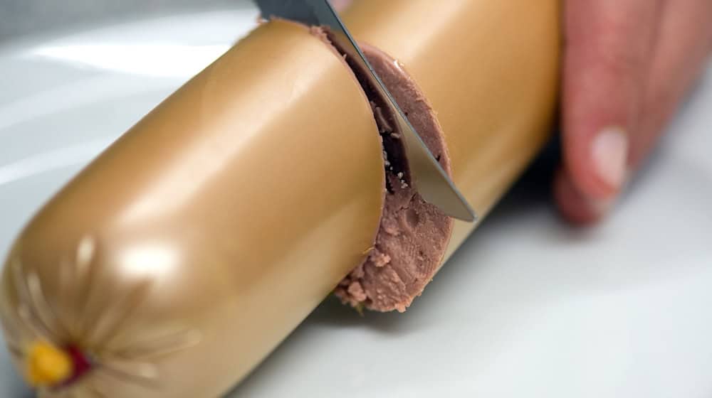 Das Bundesverwaltungsgericht urteilt zu Streit um Wurstverpackung. (Symbolbild) / Foto: Federico Gambarini/dpa