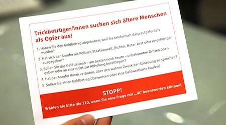 In Schwarzenberg ist eine Seniorin Opfer von Trickbetrügern geworden (Symbolbild). / Foto: Oliver Berg/dpa