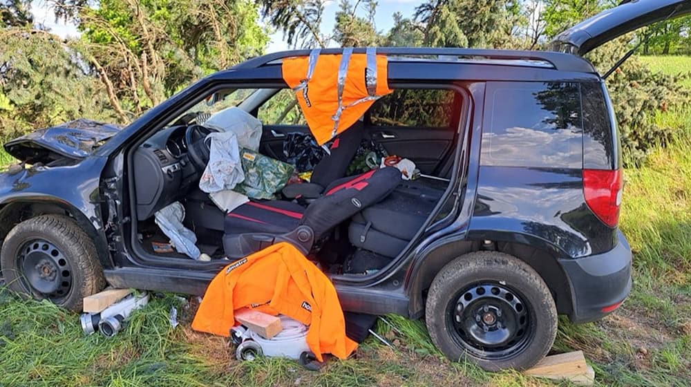 Aus diesem Pkw befreiten die Retter eine eingeklemmte Person. Foto: Feuerwehr Thiendorf