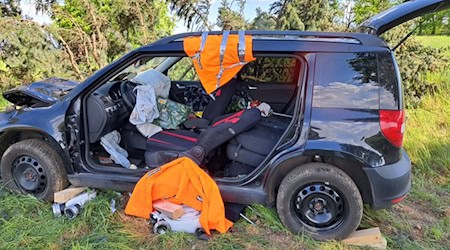 Aus diesem Pkw befreiten die Retter eine eingeklemmte Person. Foto: Feuerwehr Thiendorf