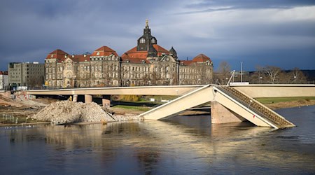 Photo motif of the destroyed Carola Bridge in Dresden has disappeared (archive photo) / Photo: Robert Michael/dpa