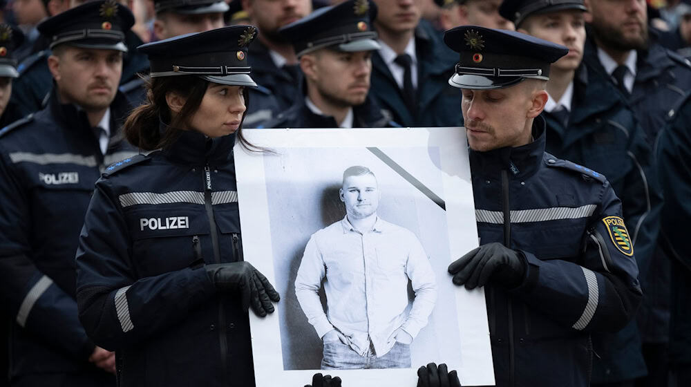 Für die Hinterbliebenen des im Dienst getöteten Polizisten Maximilian Stoppa wurden rund 215.000 Euro gespendet. (Archivbild) / Foto: Sebastian Kahnert/dpa