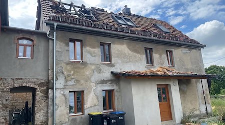 Schwer beschädigt: Das Haus der Familie in Friedewald. Foto: Mallek