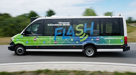 A self-driving bus is being tested in the district of North Saxony (archive photo). / Photo: Sebastian Willnow/dpa
