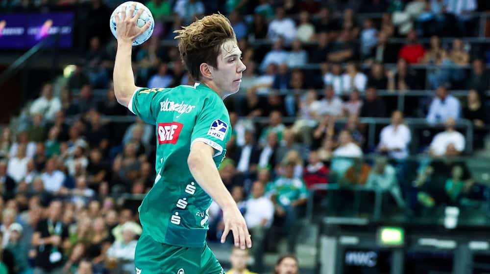 Staffan Peter und die Bundesliga-Handballer des SC DHfK Leipzig blieben im Heimspiel gegen den HSV Hamburg chancenlos. / Foto: Jan Woitas/dpa