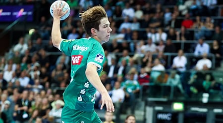 Staffan Peter y el equipo de balonmano del SC DHfK Leipzig de la Bundesliga no tuvieron ninguna oportunidad en su partido en casa contra el HSV Hamburgo. / Foto: Jan Woitas/dpa