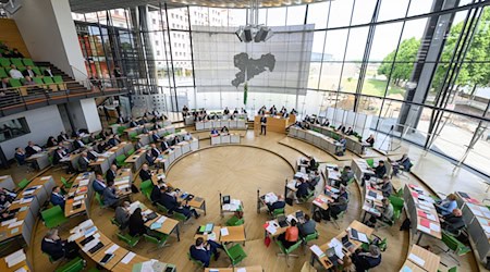 Saxony's state parliament debated right-wing extremist incidents at schools / Photo: Robert Michael/dpa