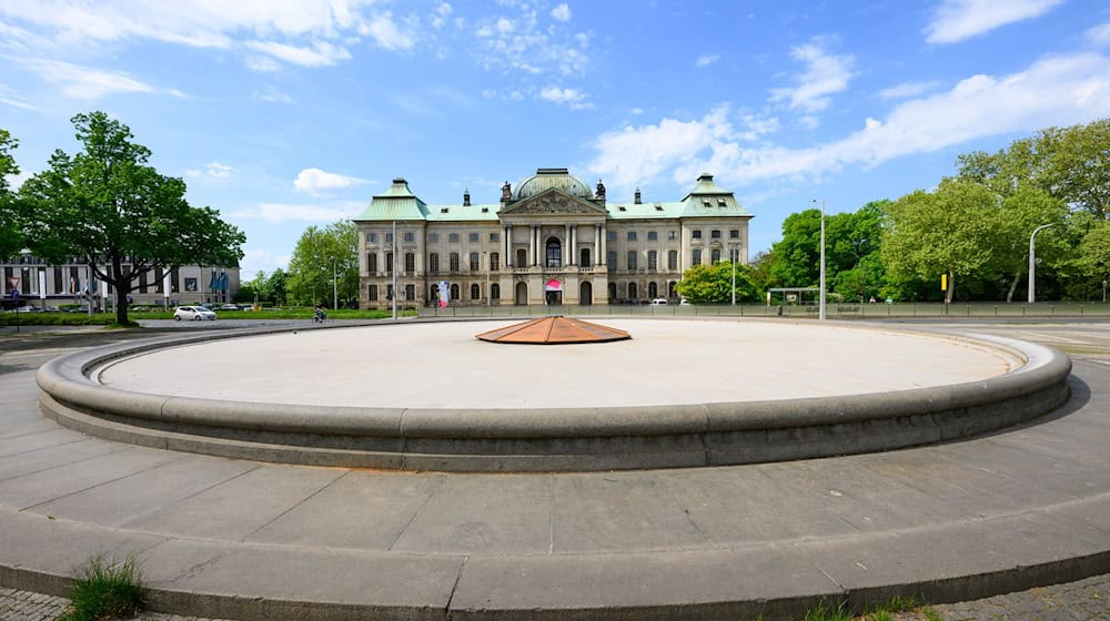 Die Linken wehren sich gegen eine Trockenlegung von Brunnen aus Spargründen. (Archivbild)  / Foto: Robert Michael/dpa