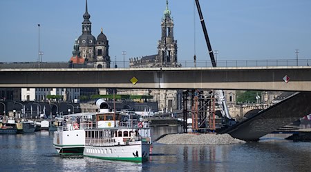 Die traditionelle Dampferparade der Weißen Flotte startet diesmal versetzt. (Archivbild) / Foto: Robert Michael/dpa
