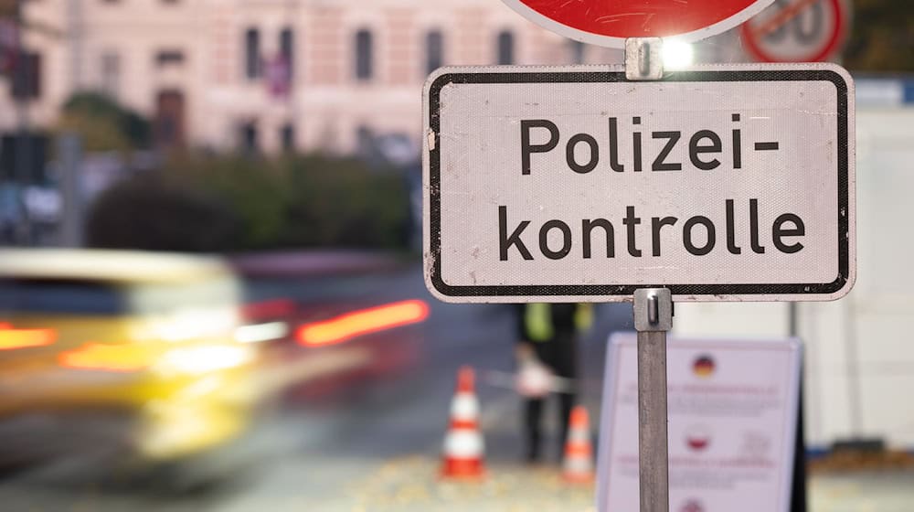 In Görlitz protestieren Menschen gegen die Asylpolitik der Bundesregierung. (Symbolbild) / Foto: Sebastian Kahnert/dpa