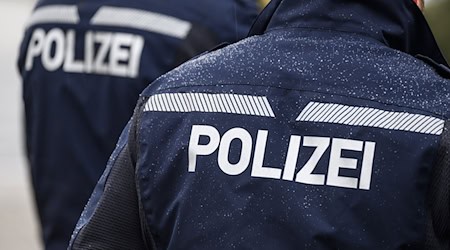 Die Polizei hat im Radeberger Ortsteil Erkmannsdorf einen mutmaßlichen Brandstifter gefasst. (Symbolbild) / Foto: Robert Michael/dpa