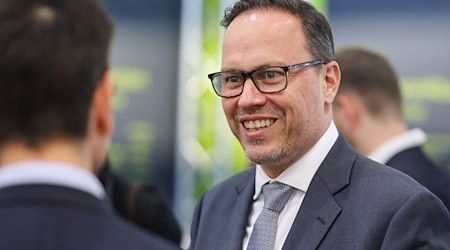 Sachsen will auch in Krisenzeiten Investitionen anziehen und Hightech fördern. (Archivbild) / Foto: Jan Woitas/dpa