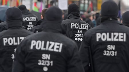 Der Wiener Platz in Dresden gilt als Schwerpunkt für Kriminalität und ist oft Schauplatz von Demonstrationen (Archivbild). / Foto: Sebastian Kahnert/dpa
