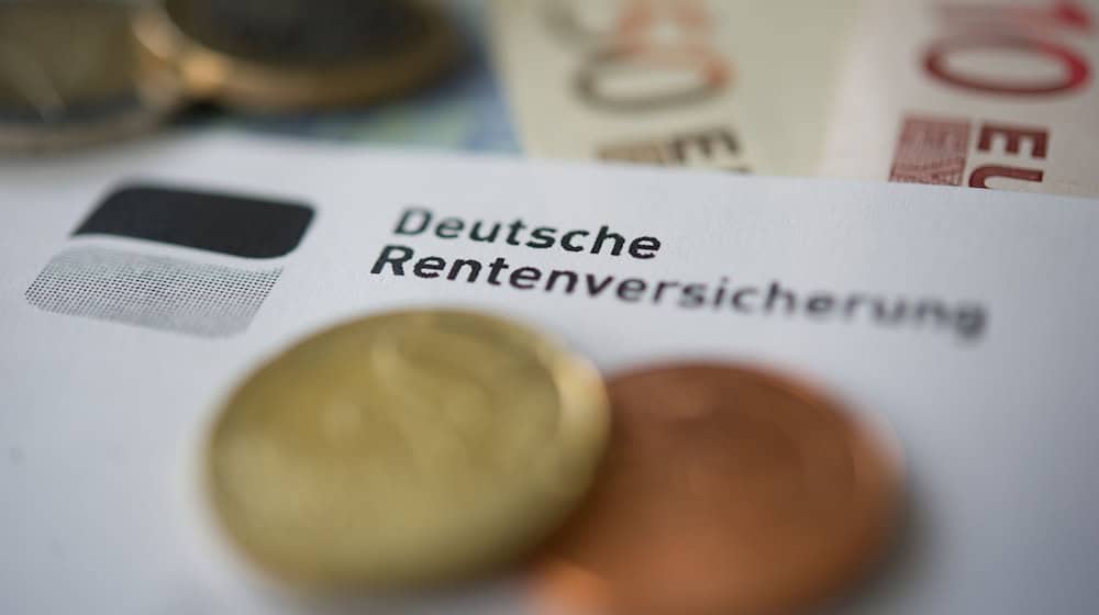 Rentenversicherung zahlt 12.600 Renten ins Ausland (Symbolbild). / Foto: Marijan Murat/dpa