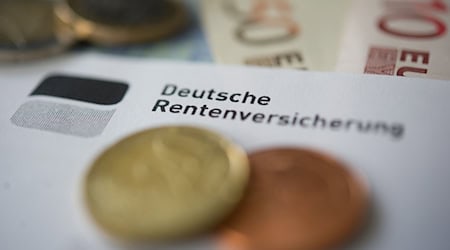 Rentenversicherung zahlt 12.600 Renten ins Ausland (Symbolbild). / Foto: Marijan Murat/dpa