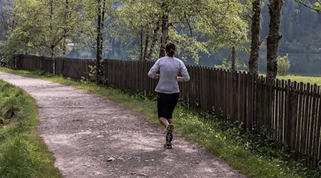 Symbolbild Joggerin / pixabay 5239640