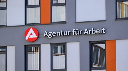 Die Arbeitslosenquote liegt in Sachsen aktuell bei 6,8 Prozent. (Archivbild) / Foto: Patrick Pleul/dpa